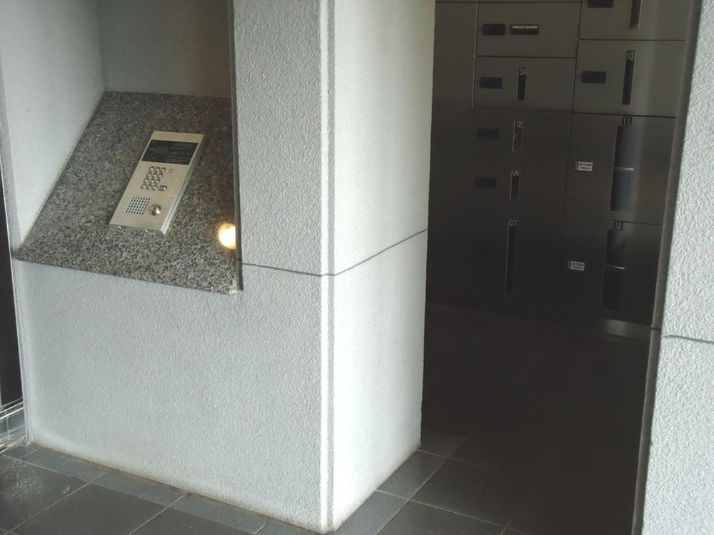 Entrance. Local (11 May 2013) Shooting