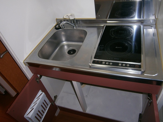 Kitchen. Two-burner stove