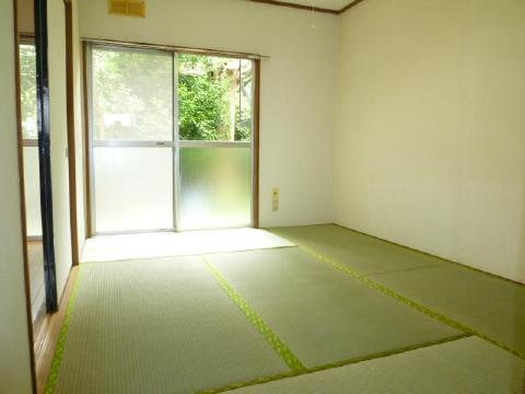 Living and room. It will calm bright Japanese-style room. 