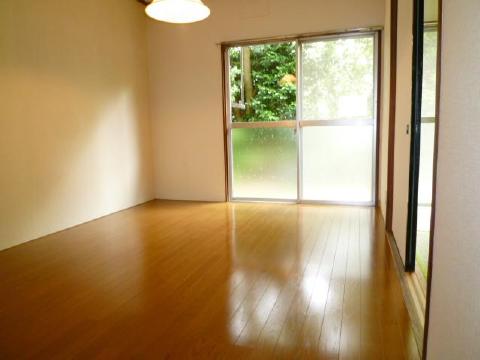 Living and room. This room of clean flooring with lighting. 