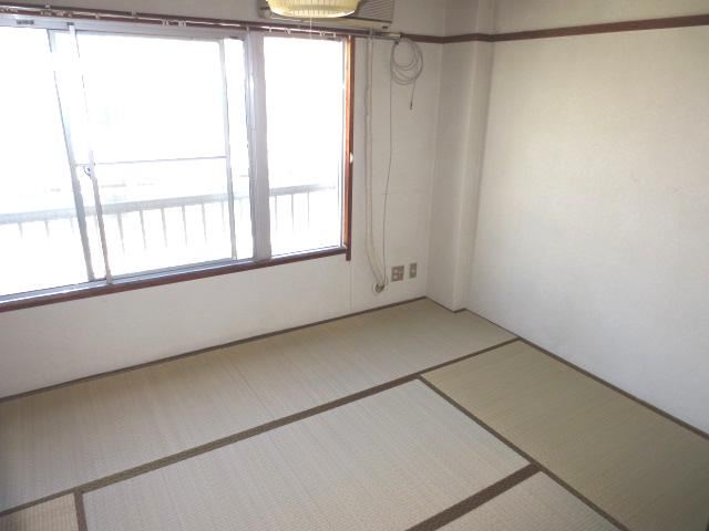 Living and room. 6 is a Pledge of Japanese-style room.