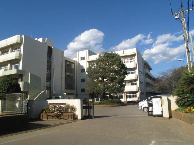 Primary school. 85m to Funabashi Municipal Yakigaya Elementary School