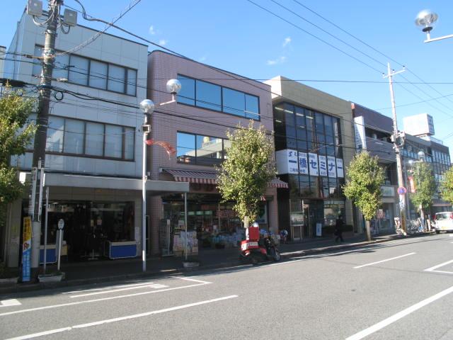 Supermarket. 1580m up to two sum shopping street