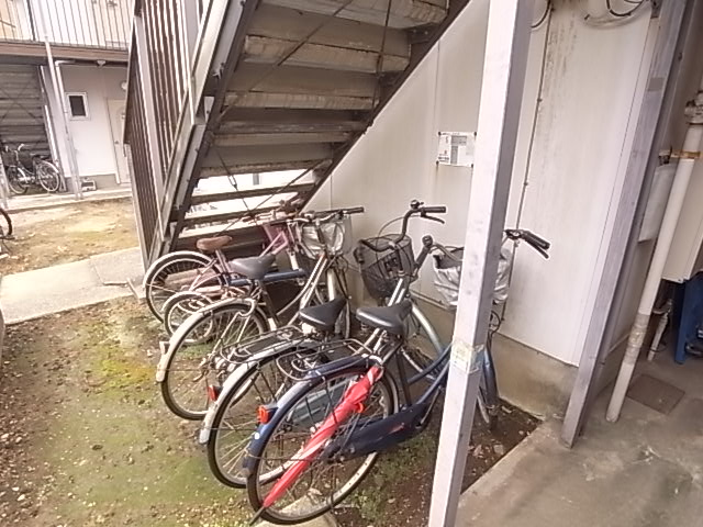 Other common areas. Bicycle here