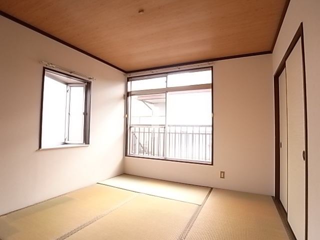 Other room space. I think you calm the Japanese-style room.