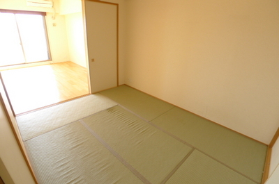 Living and room. Japanese-style room 6 quires