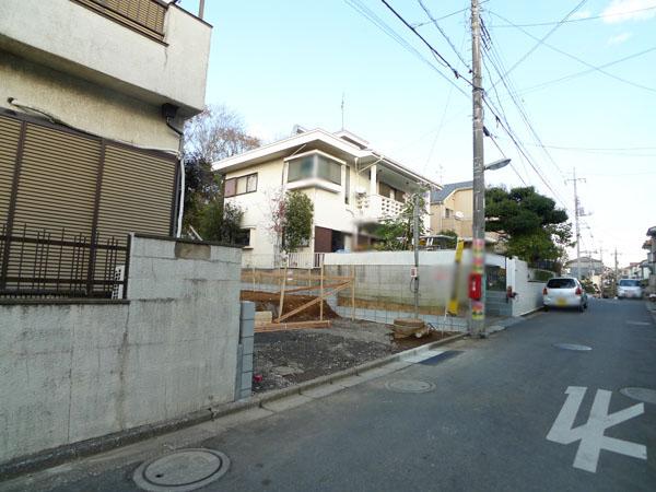 Local photos, including front road. Overall