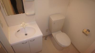 Washroom. Is the toilet basin sharing type of room to do now!