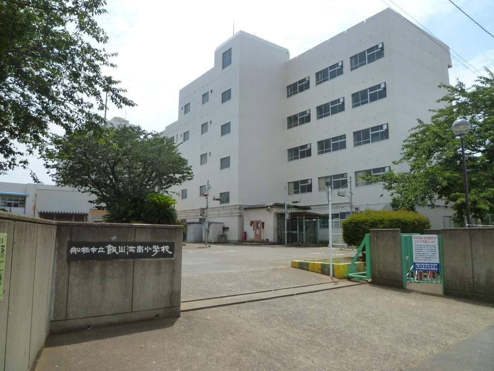 Primary school. Sandwiched Minami Elementary School About than local 440m (6-minute walk)