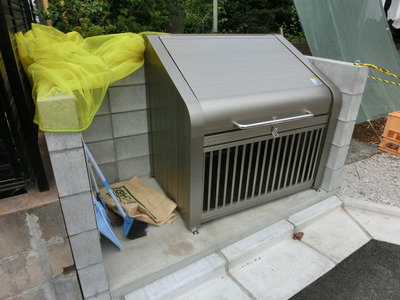 Security. Garbage station on site