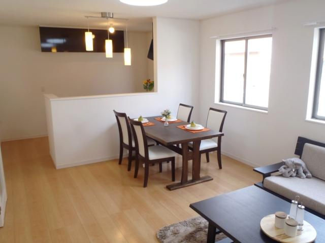 Same specifications photos (living)