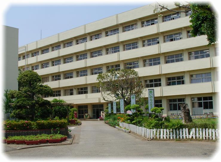 Primary school. Tsuboi to elementary school 950m