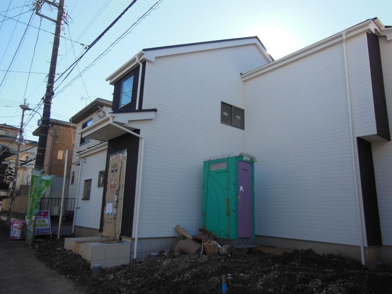 Local photos, including front road. Local (12 May 2013) Shooting