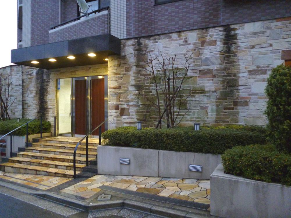 Entrance. Common areas