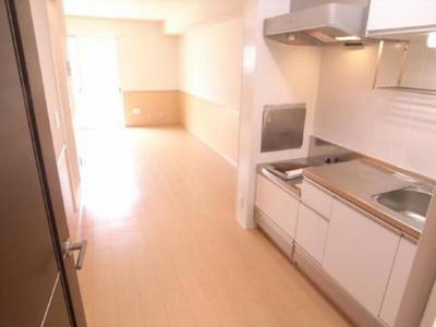 Kitchen. It has a large living is open and open the door ☆