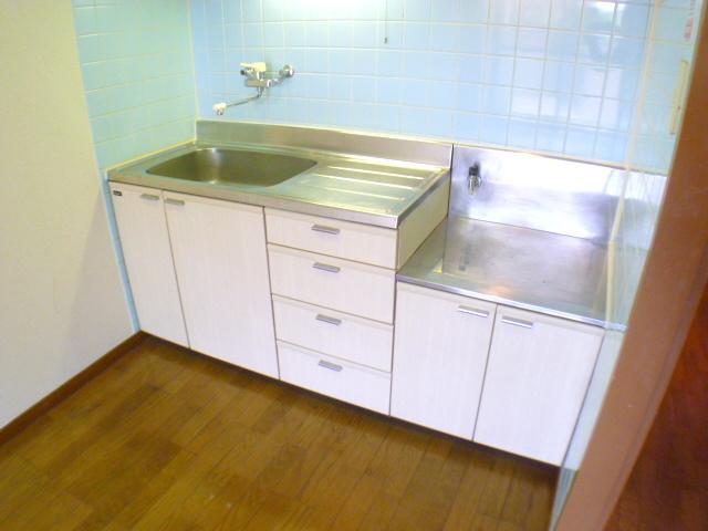 Kitchen. 2-neck is a gas stove can be installed.