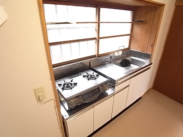 Kitchen. Very clean kitchen. Also wide space.