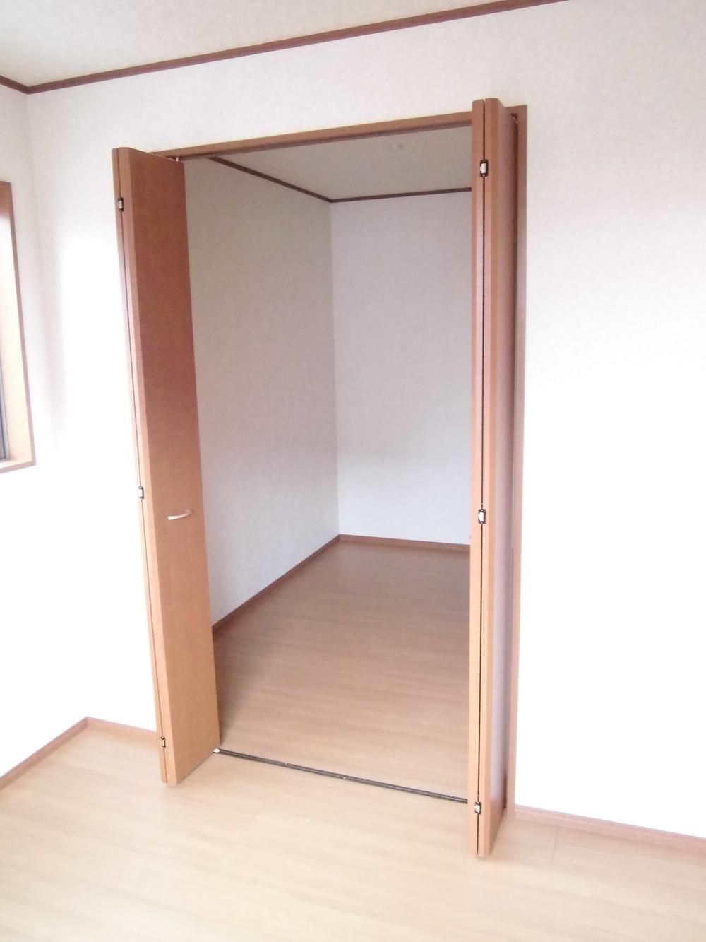 Receipt. Walk-in closet is