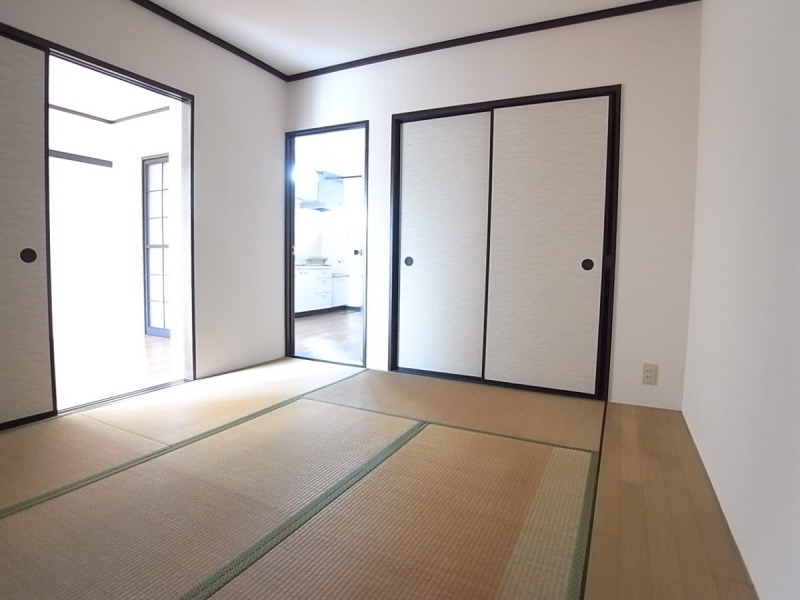 Living and room. It will very calm is Japanese-style room!