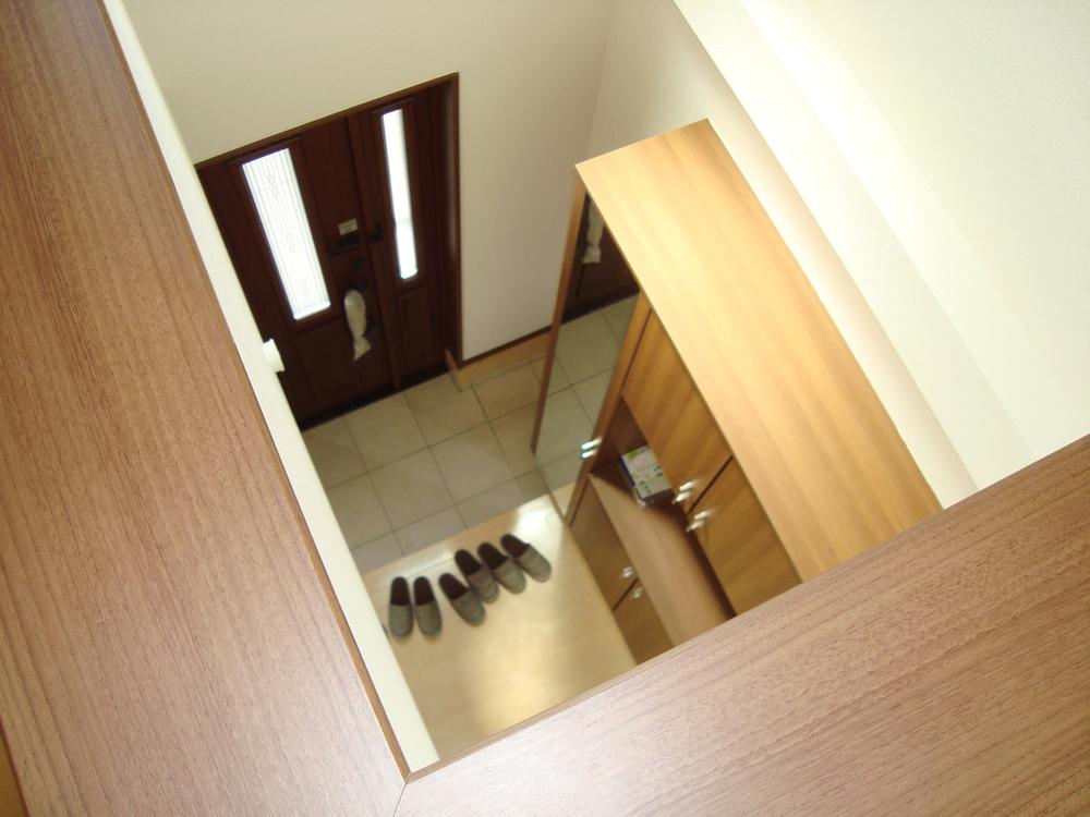 Same specifications photos (Other introspection). Bright entrance with a blow