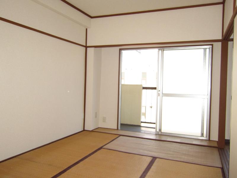 Living and room. It's feels good tatami