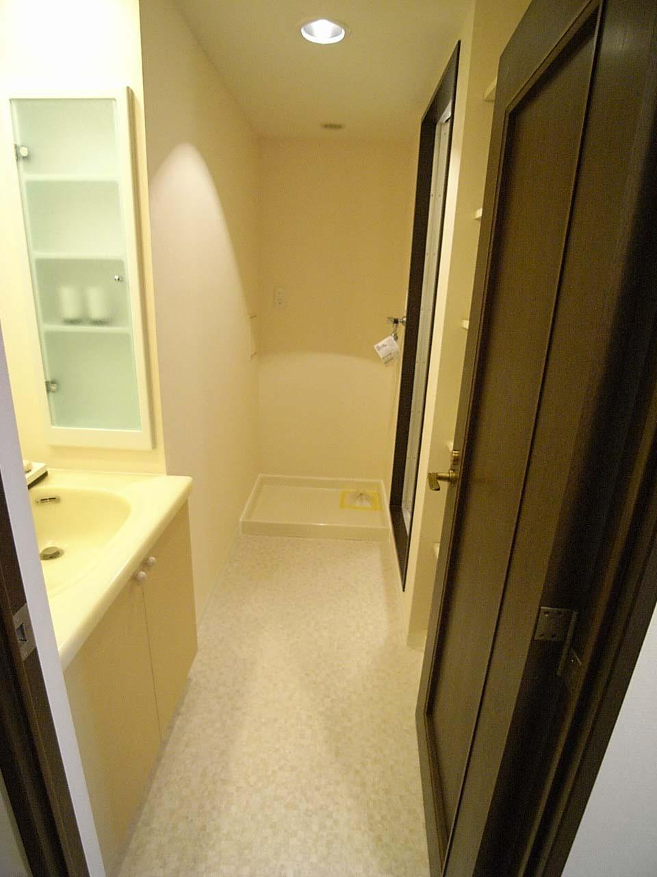 Wash basin, toilet. Indoor (07 May 2013) Shooting Powder Room