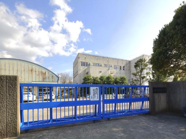 Primary school. 180m to Komuro elementary school