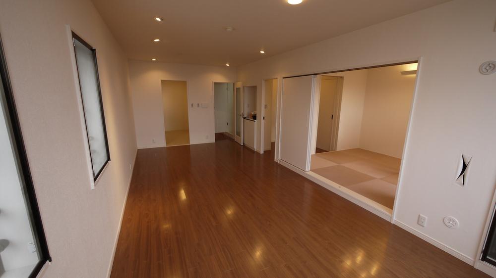 Living. Indoor (11 May 2013) Shooting Size of 14 tatami in the living room dining