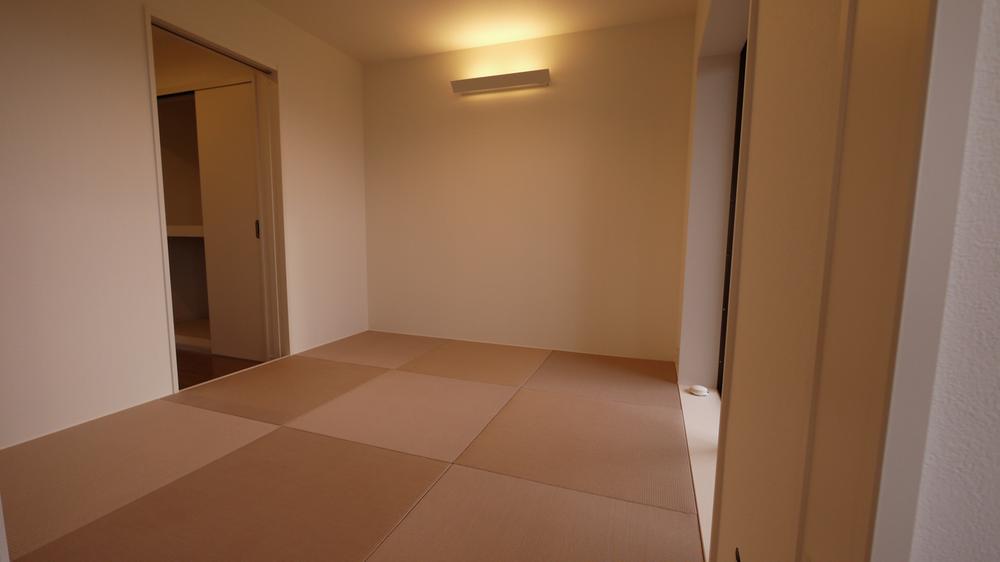 Other introspection. Indoor (11 May 2013) Shooting  Director of indirect lighting in borderless tatami