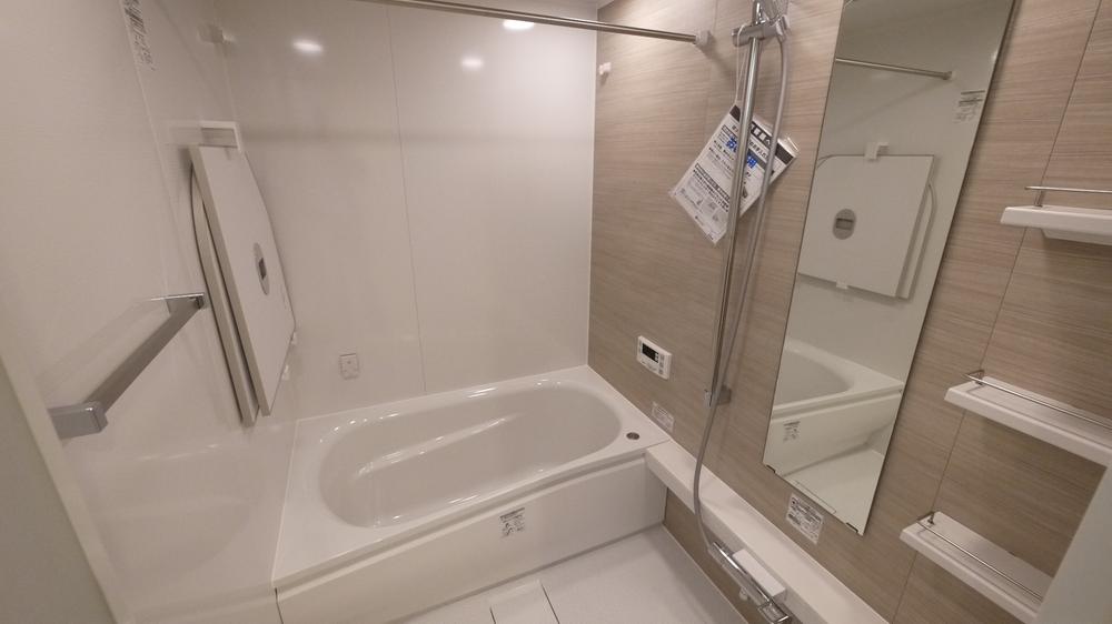 Bathroom. Indoor (11 May 2013) Shooting System bus with bathroom dryer