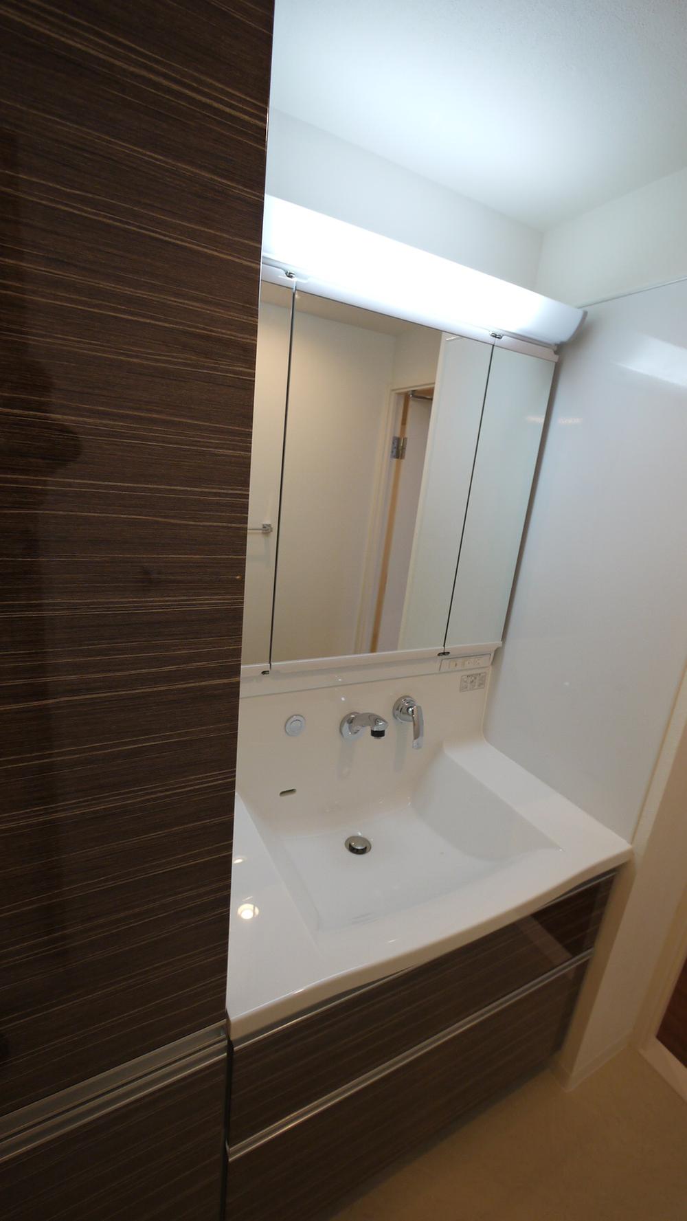 Wash basin, toilet. Indoor (11 May 2013) Shooting Storage rich vanity