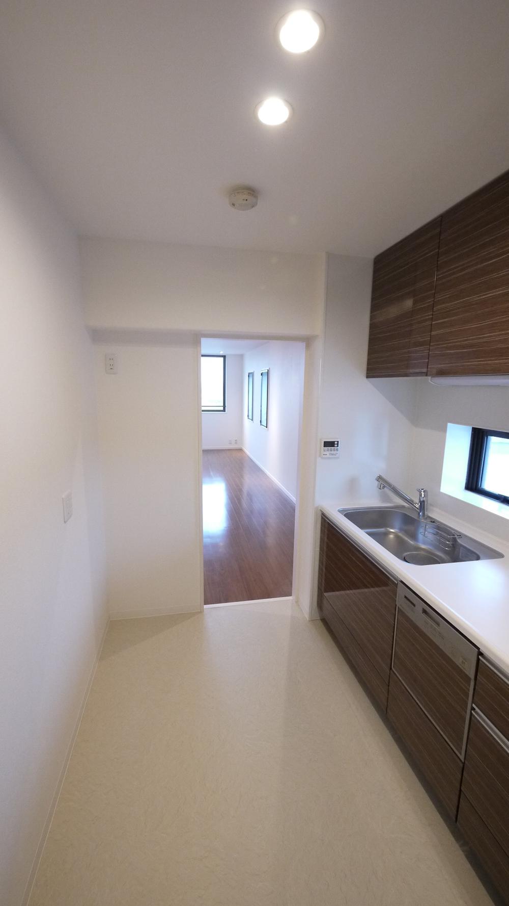 Kitchen. Indoor (11 May 2013) Shooting