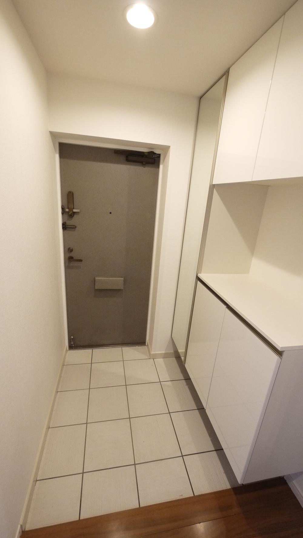 Entrance. Local (11 May 2013) Shooting Cupboard, With appearance mirror housing