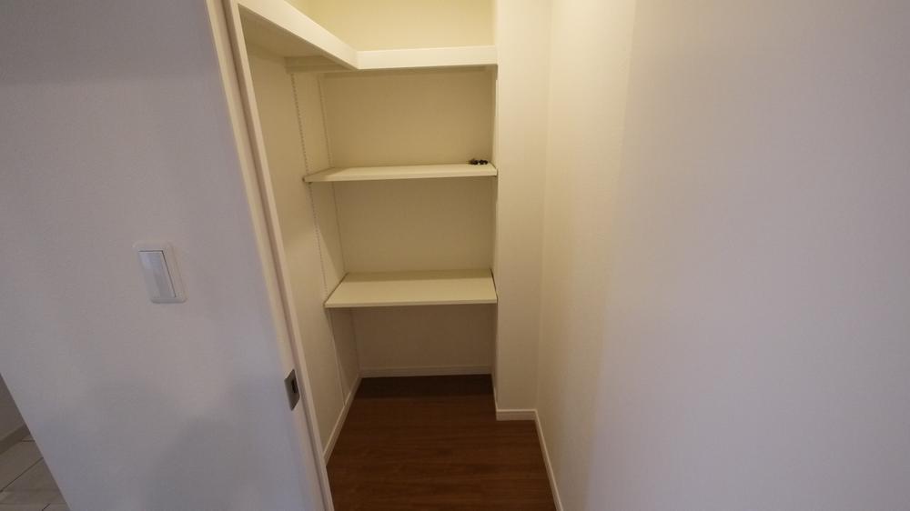 Receipt. Indoor (11 May 2013) Shooting Near the entrance there is also a multi-purpose storage