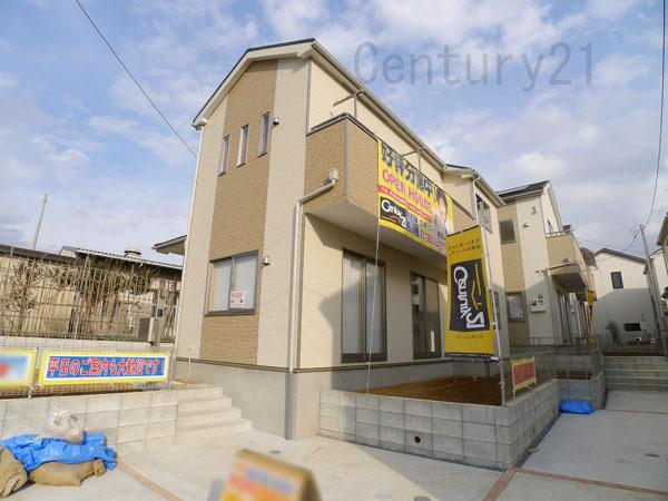 Local appearance photo. 1 Building