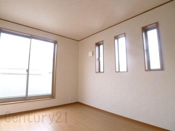 Non-living room. 1 Building