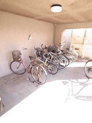 Other common areas. Bike storage is'm Covered! !