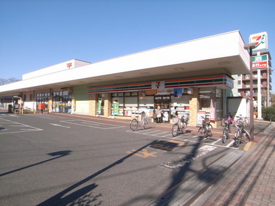 Convenience store. 429m to Seven-Eleven (convenience store)