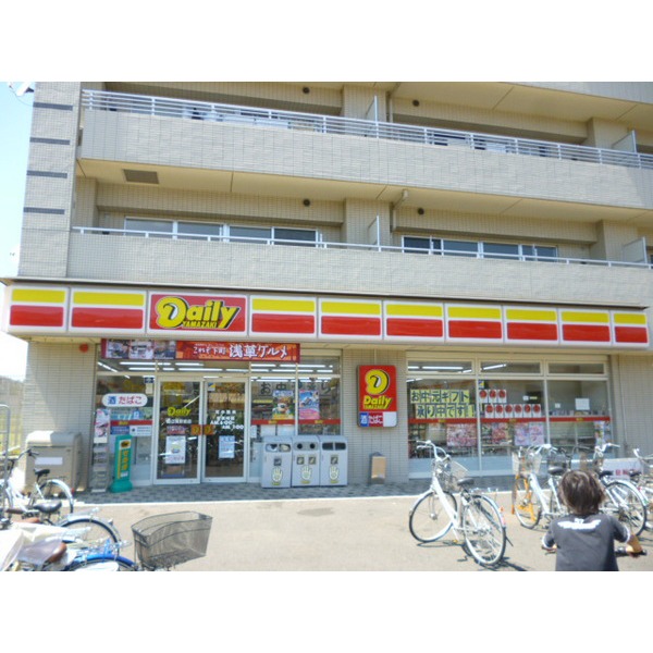 Convenience store. FamilyMart Funabashi sandwiched between the town store (convenience store) to 338m