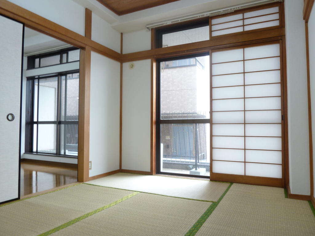 Other room space. Japanese-style room with a calm atmosphere