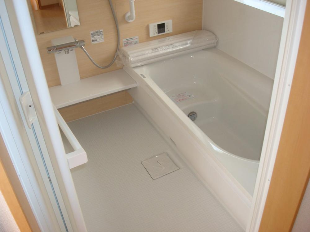 Bathroom.  [Same specifications ・ bathroom] Is the unit bus of 1 pyeong size.