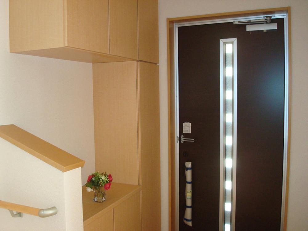 Entrance.  [Same specifications ・ Entrance] The entrance, It is with a big cupboard.