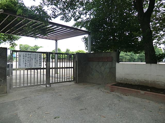 Junior high school. 1250m to Funabashi Municipal god of the sea Junior High School