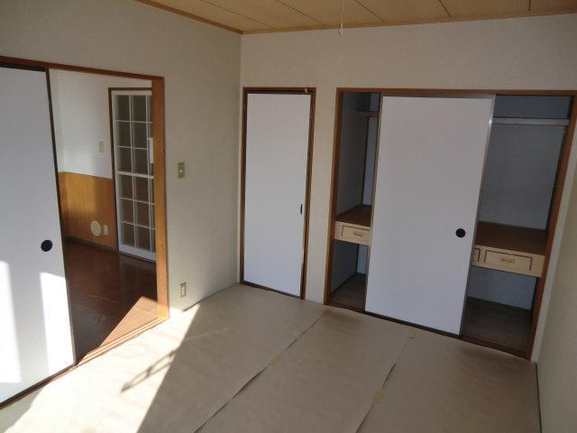 Other room space. Storage There are two places in the Japanese-style room