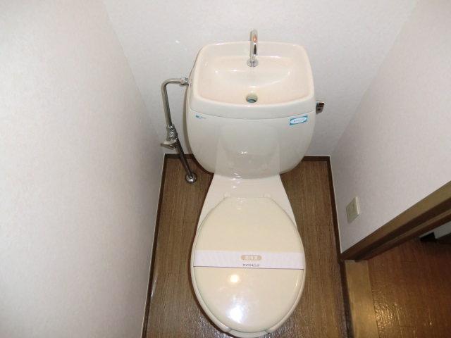 Toilet. Also is enough space in the already toilet properly cleaned