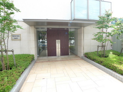 Building appearance. Entrance