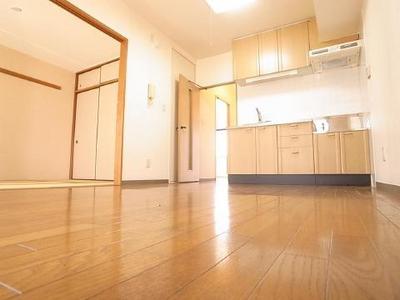 Kitchen. Two-necked gas stove can be installed spacious kitchen ☆