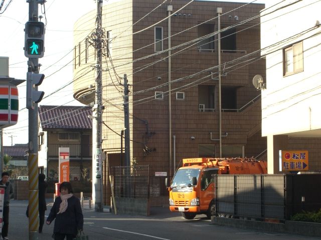 Convenience store. 460m to Family Mart (convenience store)