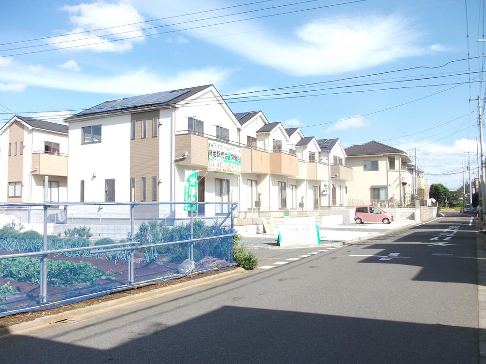 Local photos, including front road. Local (11 May 2013) Shooting Also is a good day with a wide front road adjacent.