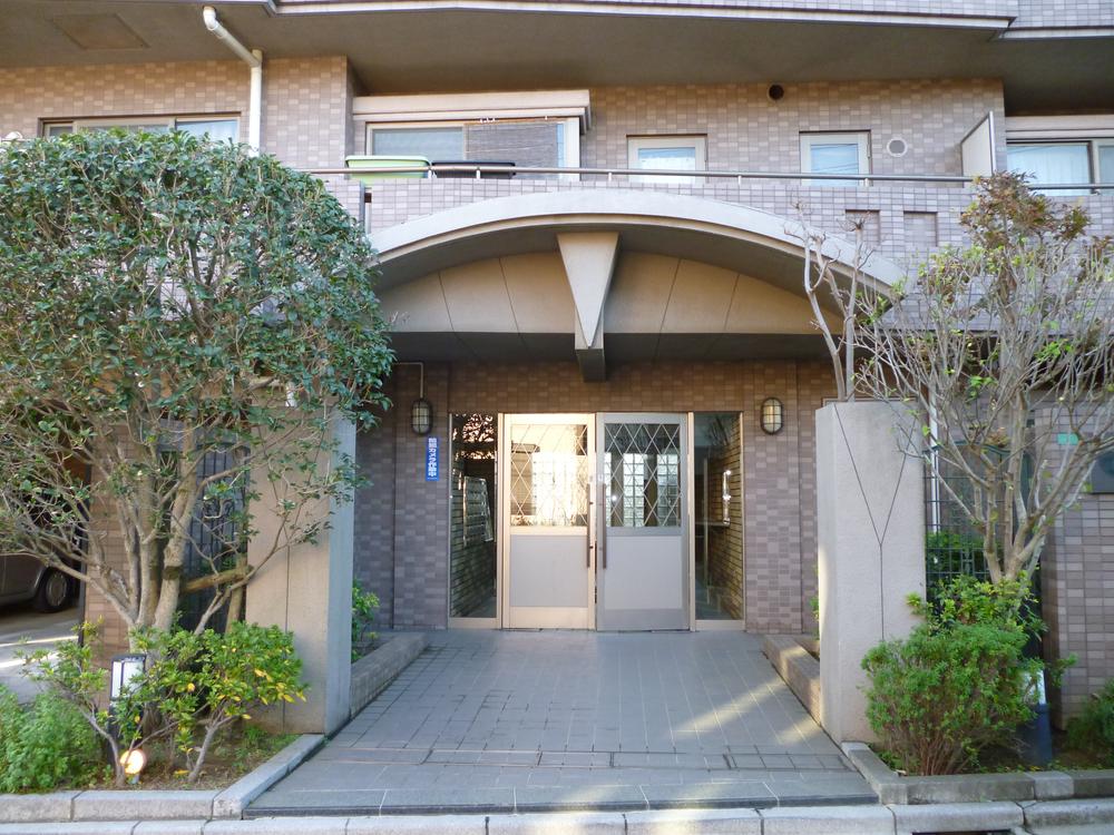 Entrance. Common areas